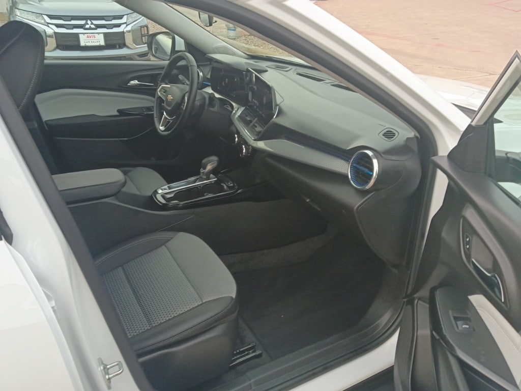 Thumbnail: 2025 Chevrolet Trax - 8