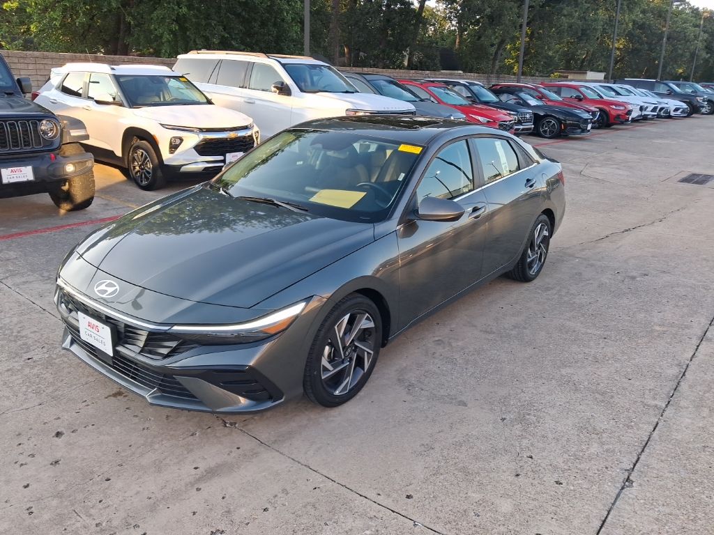 2025 Hyundai Elantra's photo