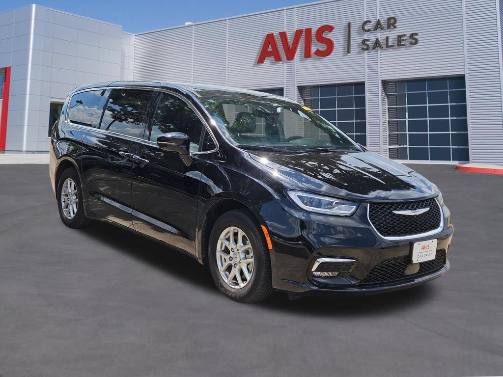 Thumbnail: 2025 Chrysler Pacifica - 9
