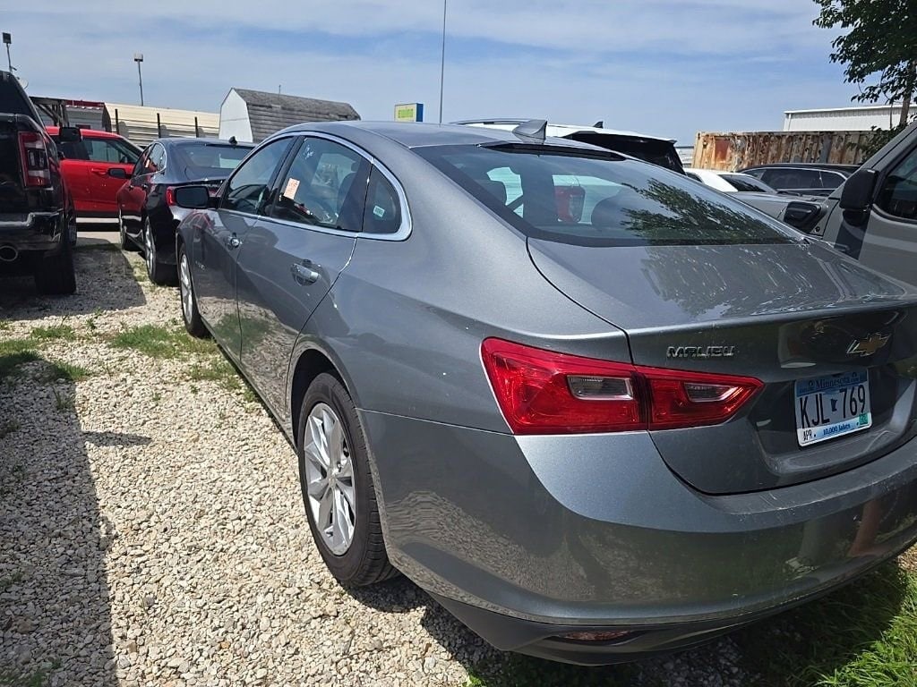 Thumbnail: 2023 Chevrolet Malibu - 3