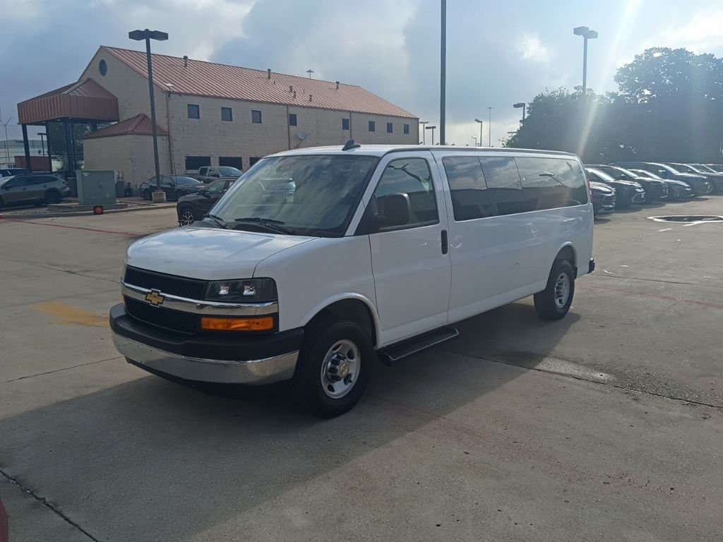 2025 Chevrolet Express's photo