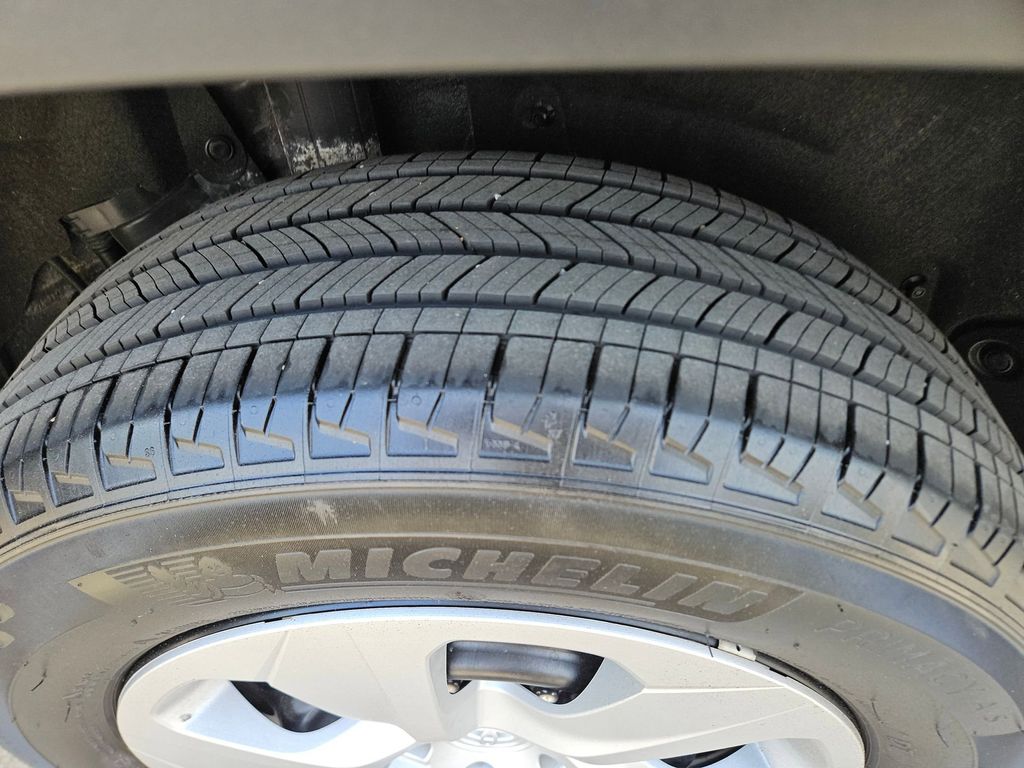 Thumbnail: 2025 Toyota RAV4 - 26