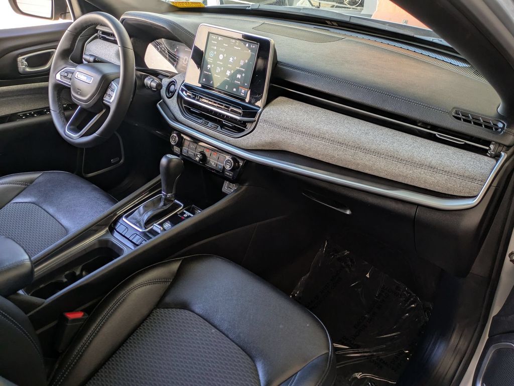 Thumbnail: 2025 Jeep Compass - 29