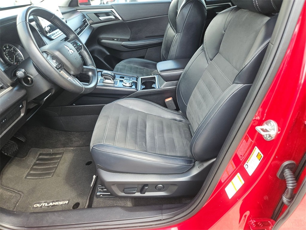 Thumbnail: 2024 Mitsubishi Outlander - 14