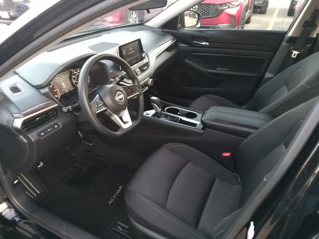 2024 Nissan Altima 2.5 SV photo 3