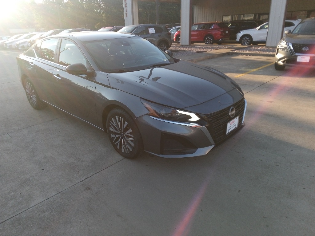 Thumbnail: 2024 Nissan Altima - 3