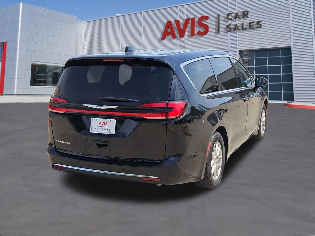 Thumbnail: 2025 Chrysler Pacifica - 6