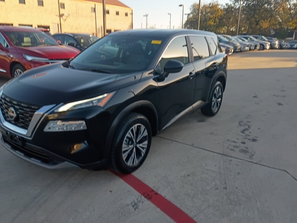 2023 Nissan Rogue SV's photo