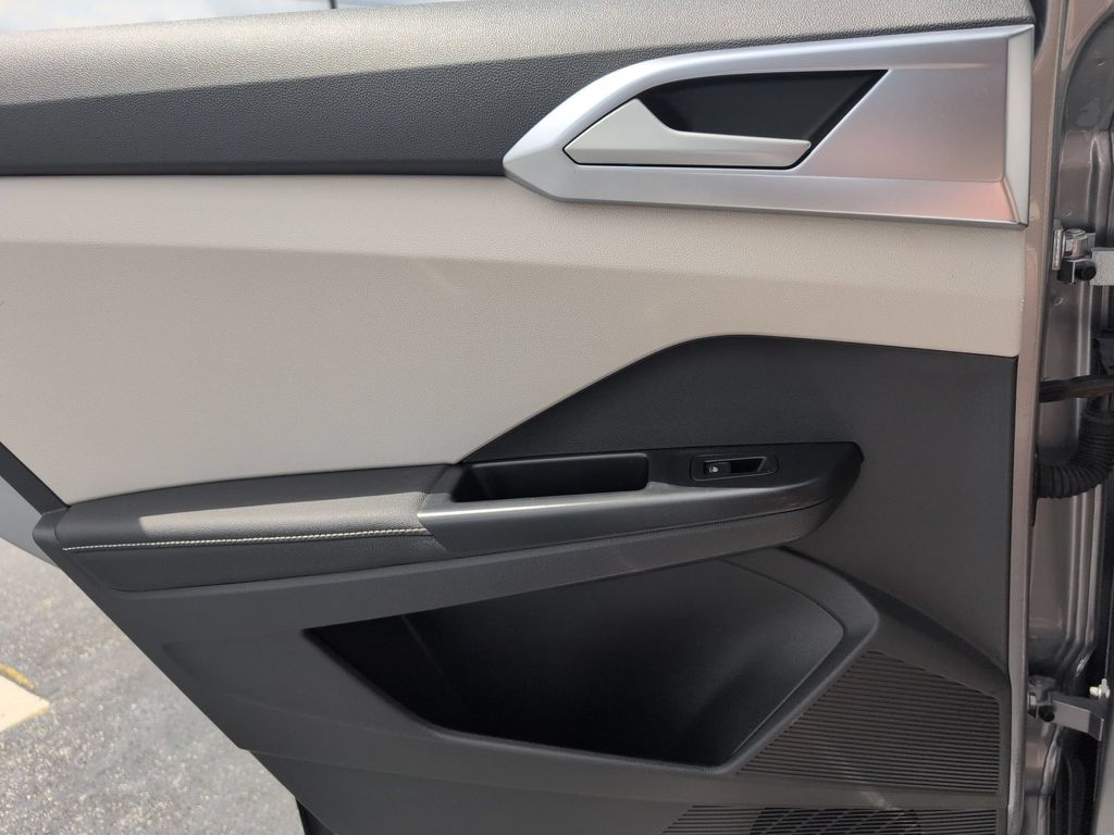 2025 Volkswagen Taos SE - Photo 26
