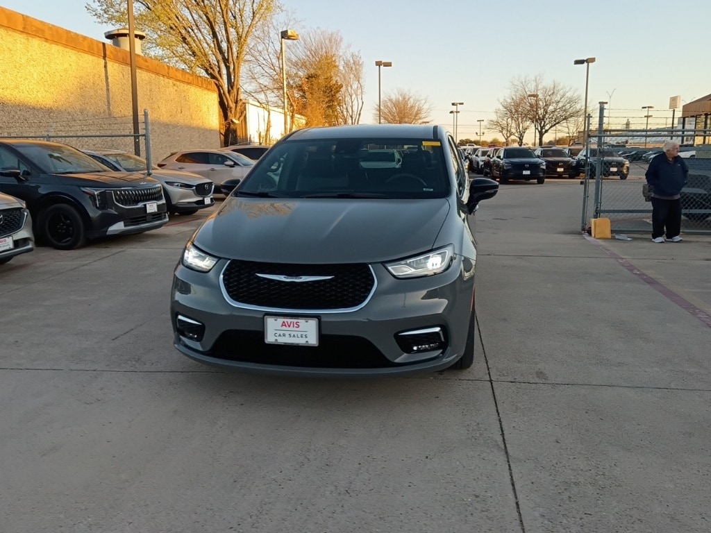 Thumbnail: 2025 Chrysler Pacifica - 5