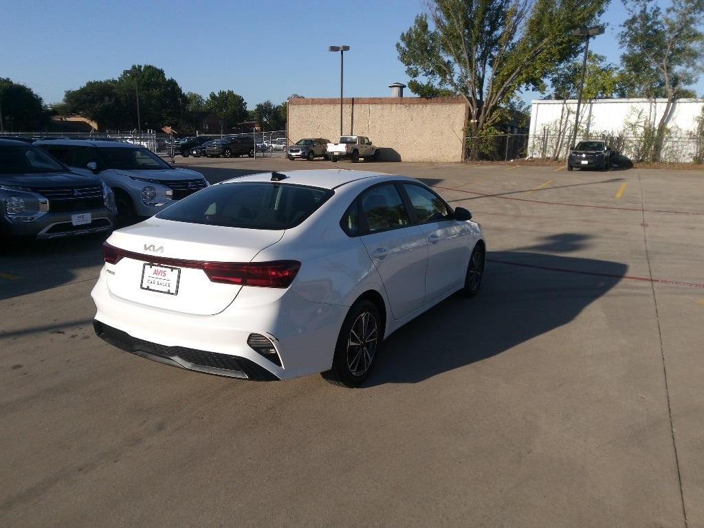 Thumbnail: 2024 Kia Forte - 9
