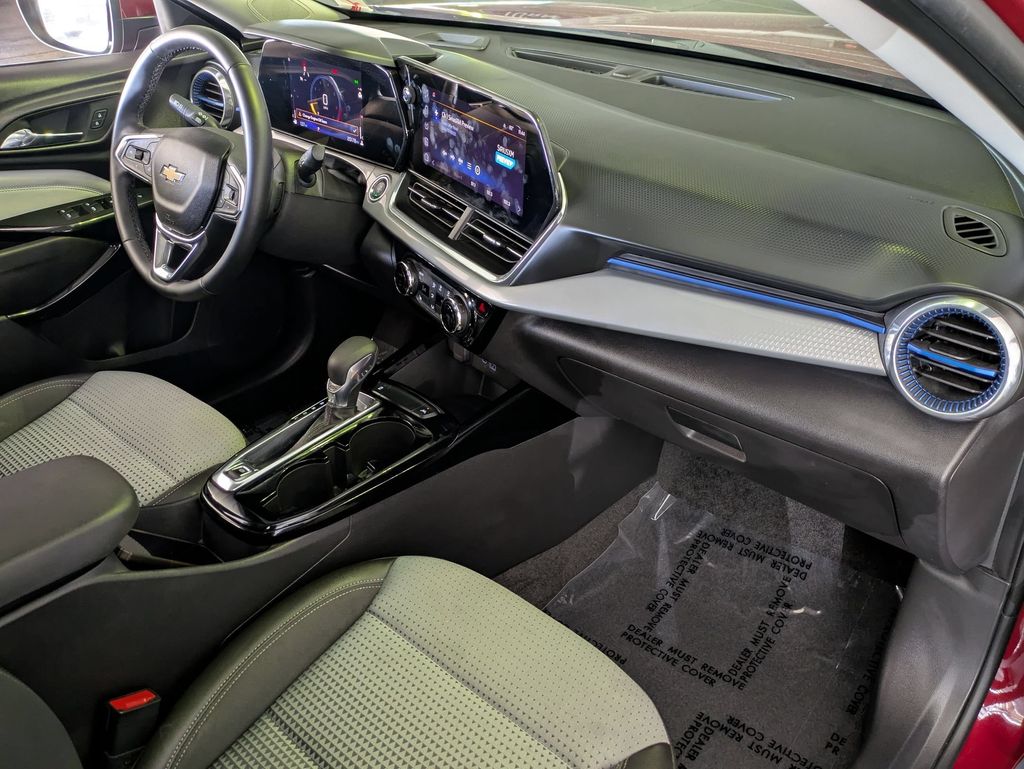 Thumbnail: 2025 Chevrolet Trax - 47