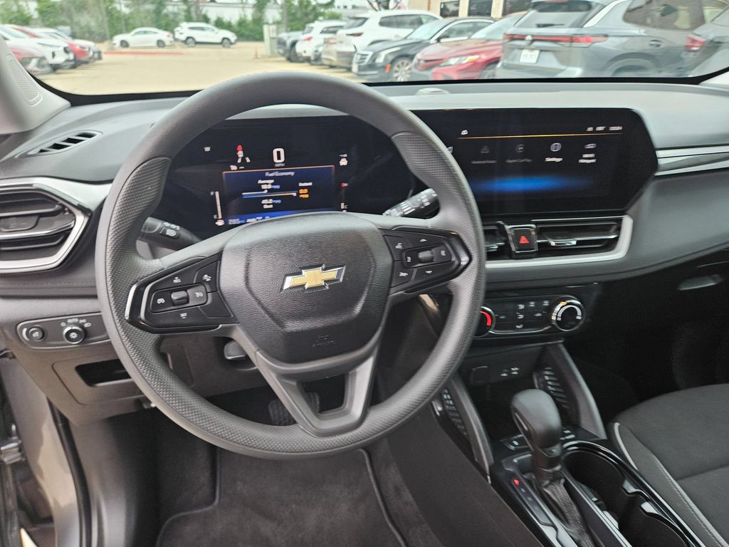 Thumbnail: 2025 Chevrolet TrailBlazer - 16