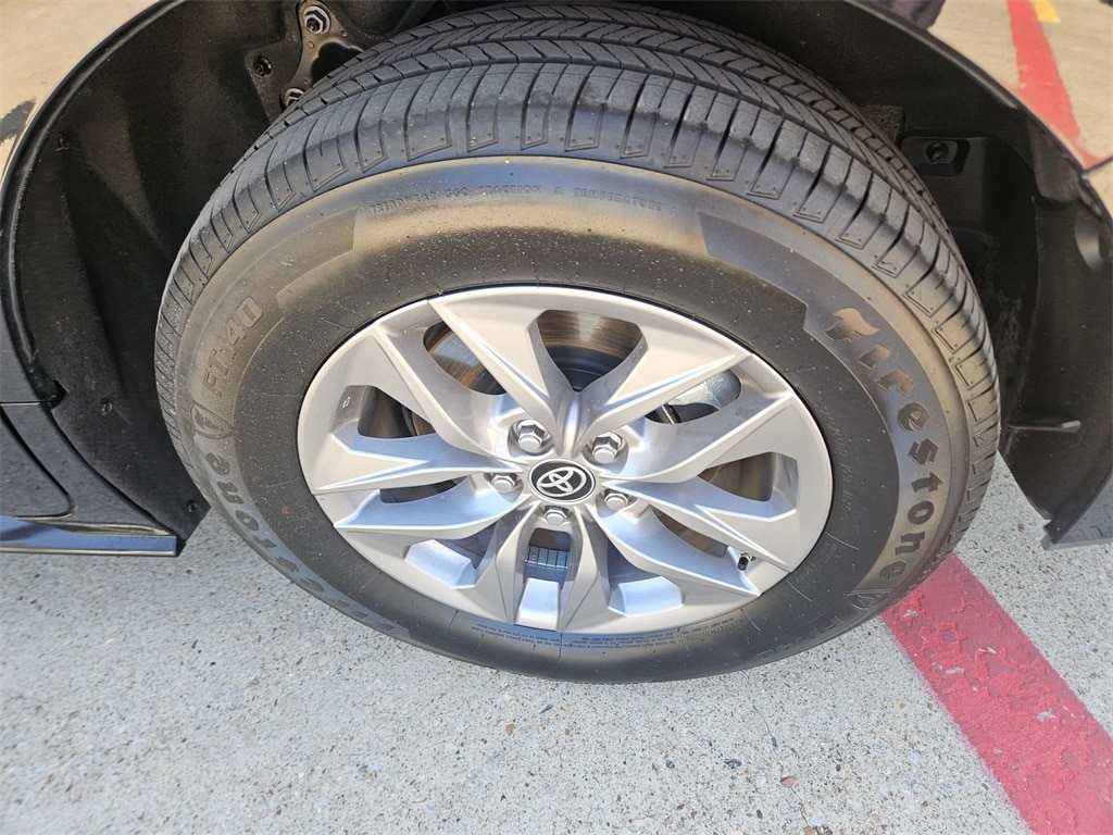 Thumbnail: 2025 Toyota Sienna - 25