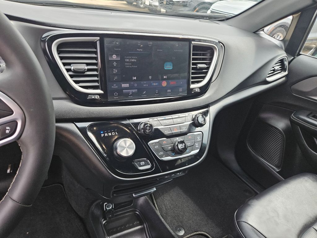 Thumbnail: 2025 Chrysler Pacifica - 20