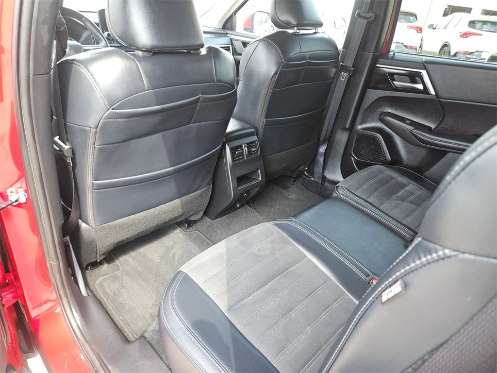 Thumbnail: 2024 Mitsubishi Outlander - 26