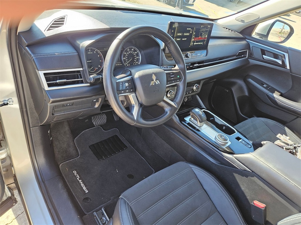 Thumbnail: 2025 Mitsubishi Outlander - 13