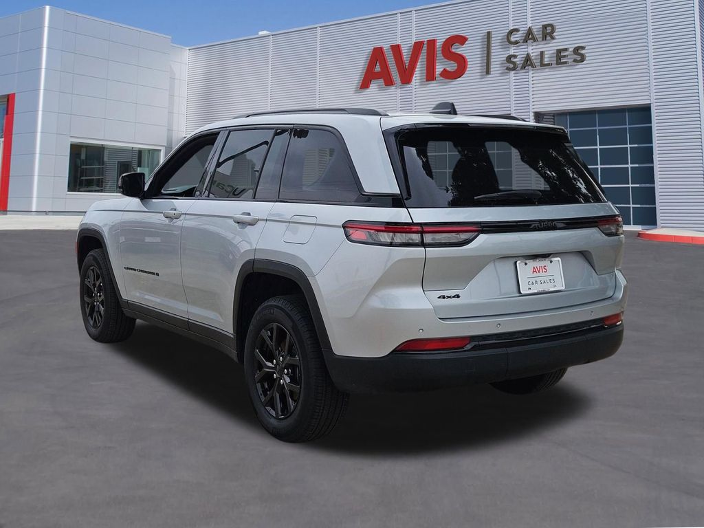 Thumbnail: 2025 Jeep Grand Cherokee - 3