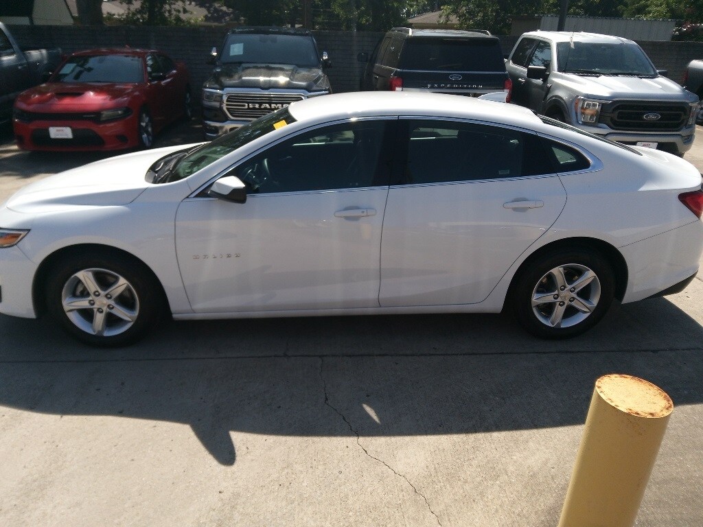 Thumbnail: 2023 Chevrolet Malibu - 3
