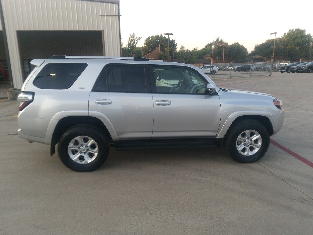 2024 Toyota 4Runner SR5 Premium photo 3