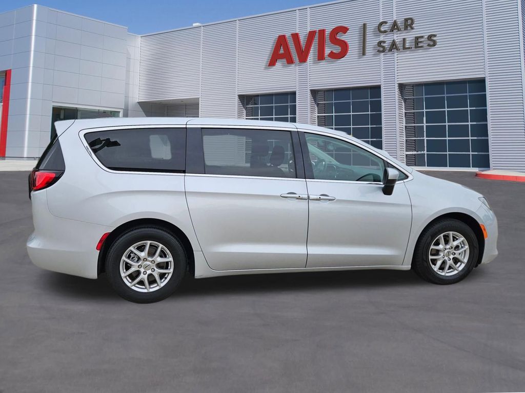 Thumbnail: 2023 Chrysler Voyager - 7