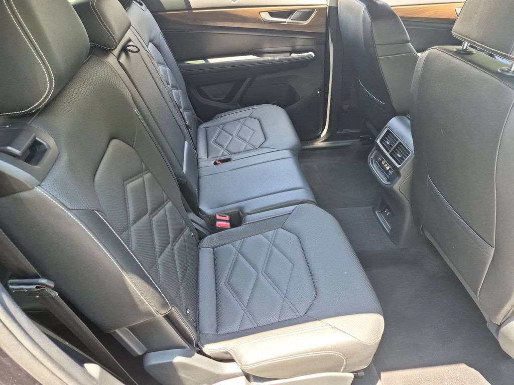 2025 Volkswagen Atlas SE w/Tech - Photo 30