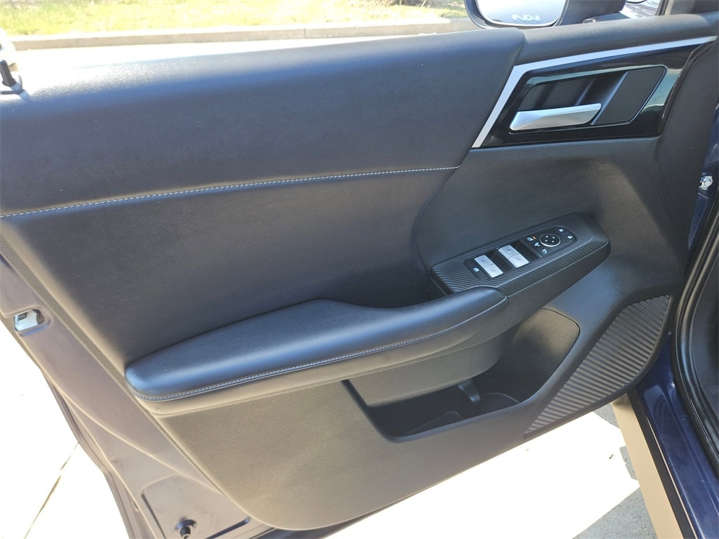 Thumbnail: 2023 Mitsubishi Outlander - 11