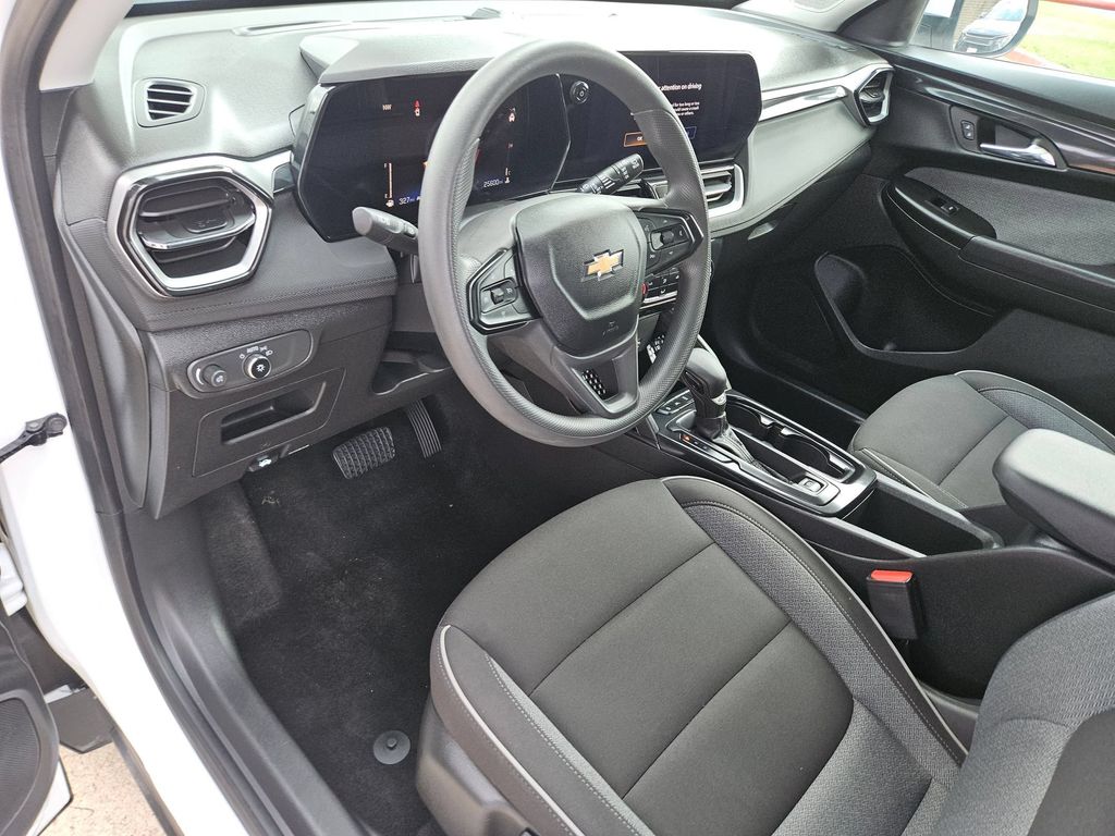 Thumbnail: 2025 Chevrolet TrailBlazer - 15