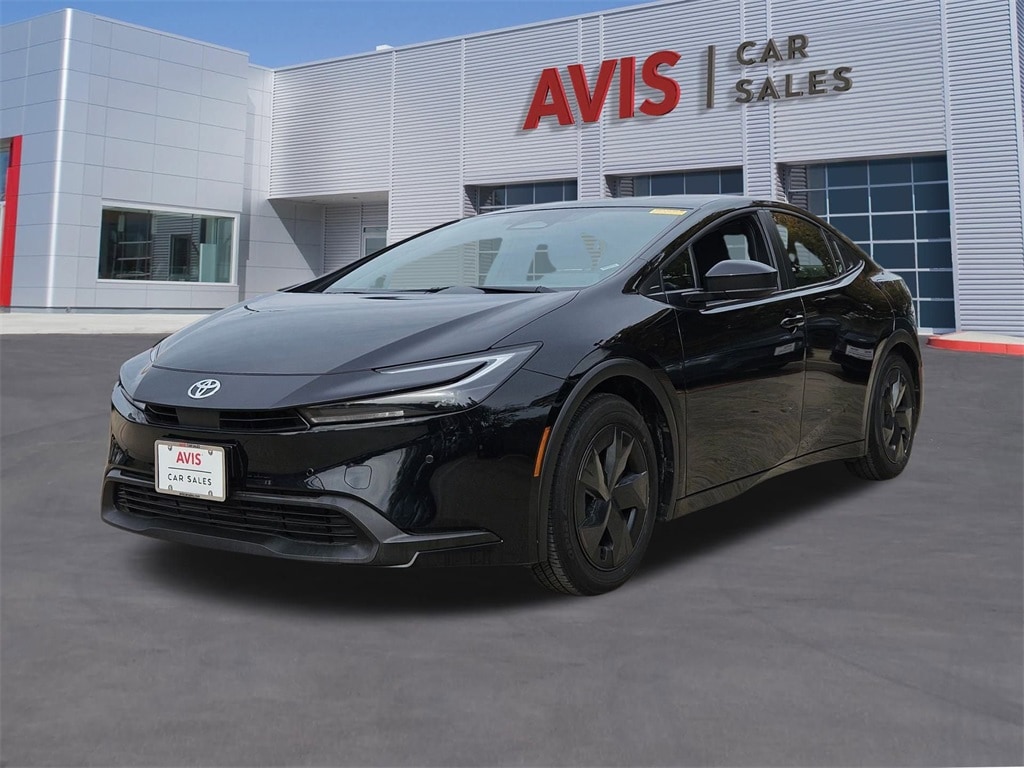 2025 Toyota Prius LE's photo