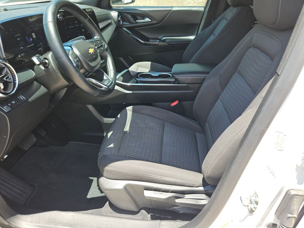 Thumbnail: 2025 Chevrolet Equinox - 14