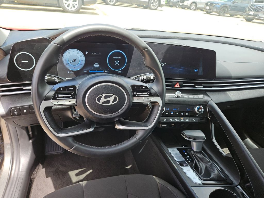 Thumbnail: 2025 Hyundai Elantra - 17