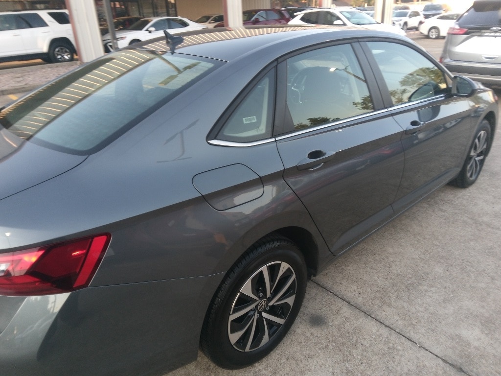 Thumbnail: 2024 Volkswagen Jetta - 5