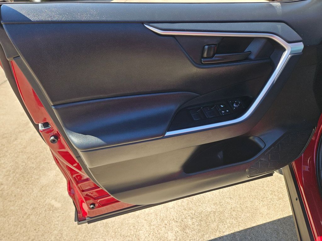 Thumbnail: 2025 Toyota RAV4 - 14