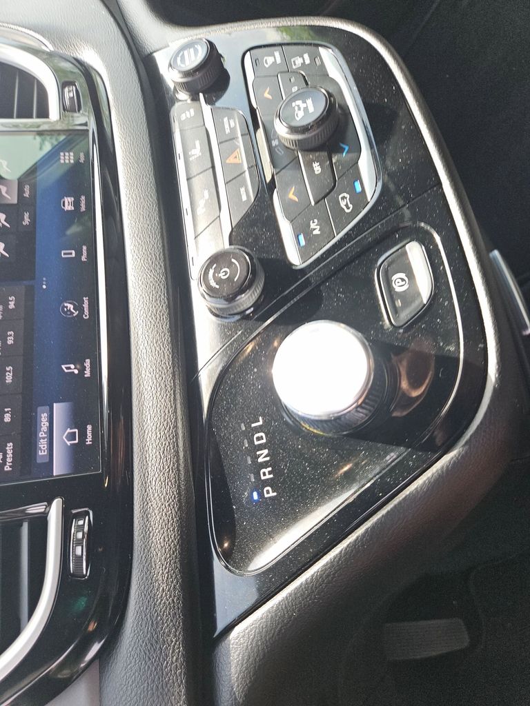 Thumbnail: 2025 Chrysler Pacifica - 28