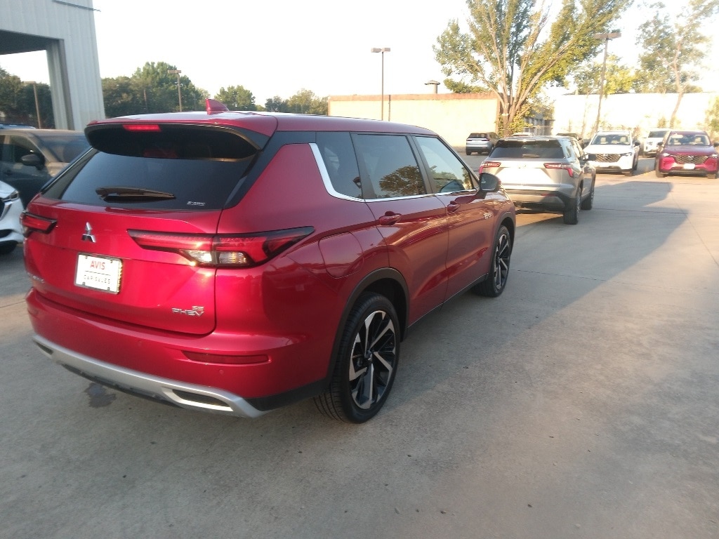 Thumbnail: 2023 Mitsubishi Outlander - 9