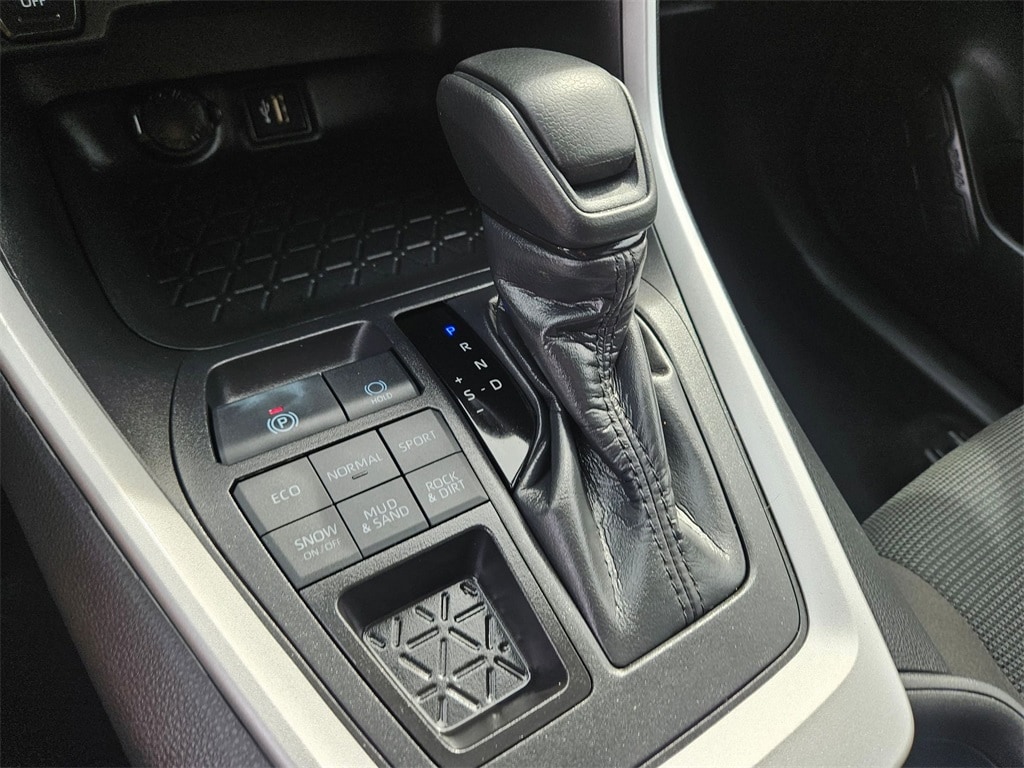 Thumbnail: 2025 Toyota RAV4 - 28