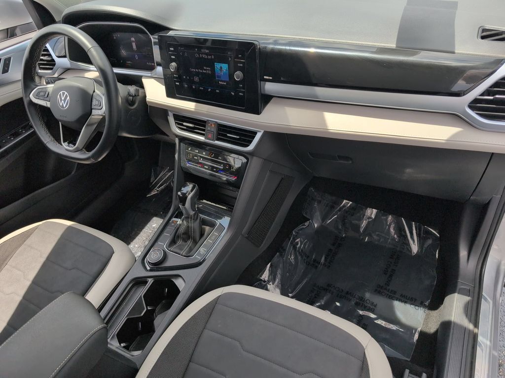 2025 Volkswagen Taos SE - Photo 31