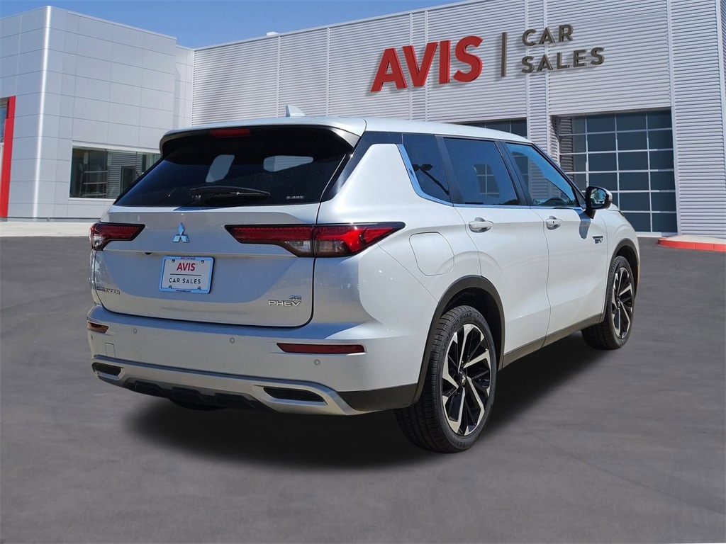 Thumbnail: 2023 Mitsubishi Outlander - 6