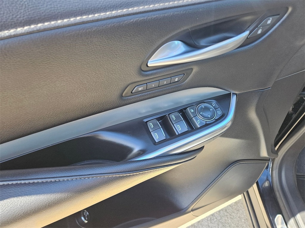 Thumbnail: 2023 Cadillac XT4 - 15