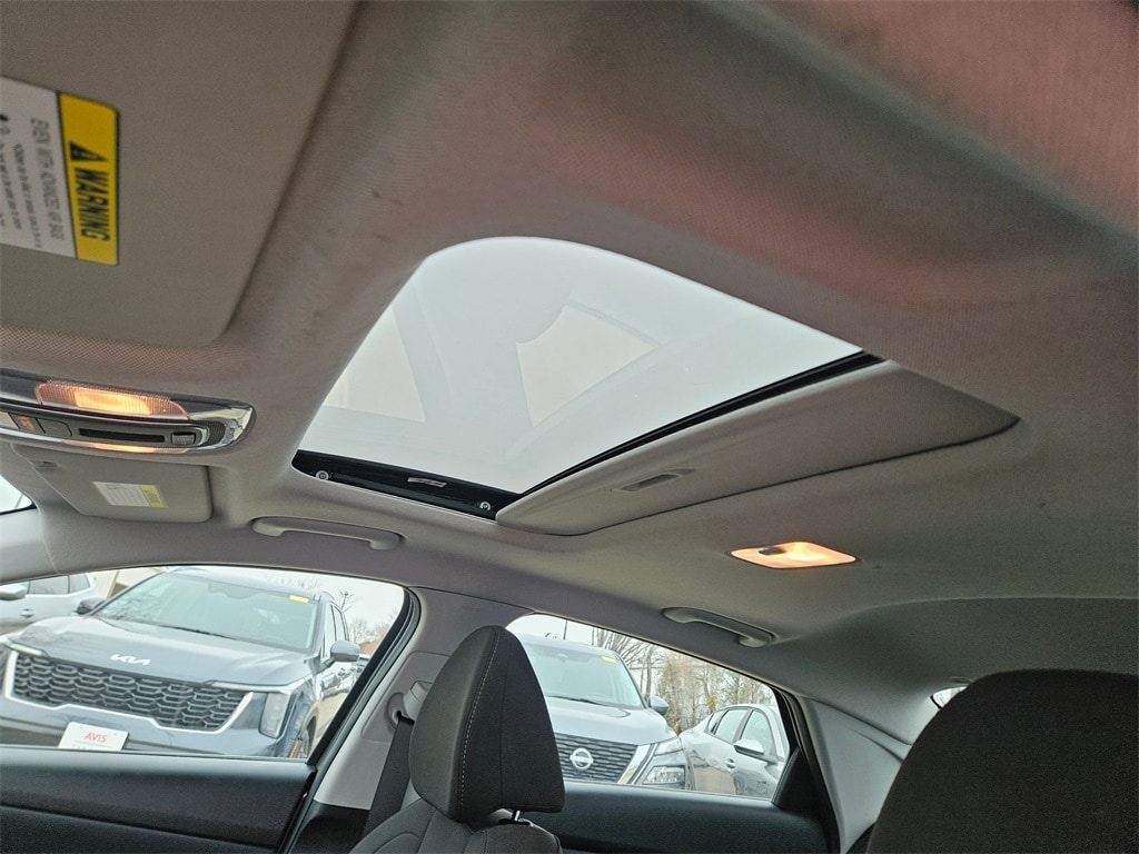 Thumbnail: 2025 Hyundai Elantra - 24