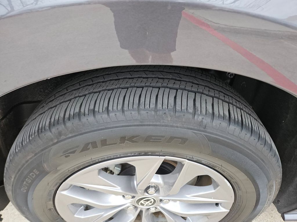 Thumbnail: 2025 Toyota Sienna - 26