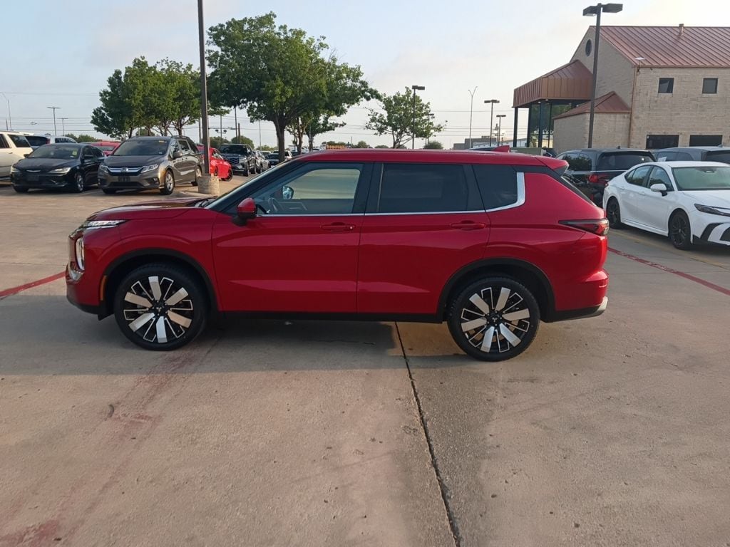 Thumbnail: 2025 Mitsubishi Outlander - 5