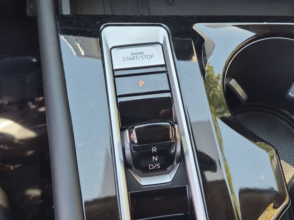 2025 Volkswagen Atlas SE w/Tech - Photo 19