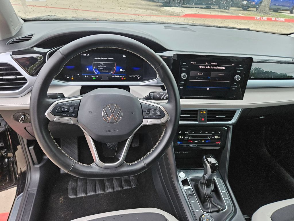 Thumbnail: 2025 Volkswagen Taos - 17