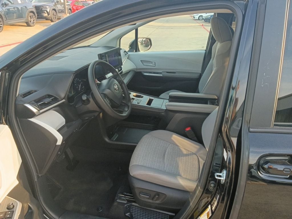 Thumbnail: 2025 Toyota Sienna - 3