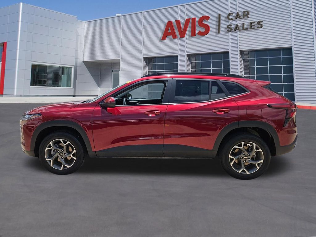Thumbnail: 2025 Chevrolet Trax - 2