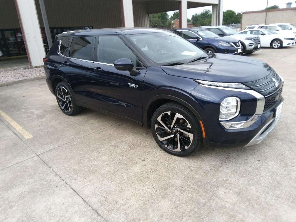 Thumbnail: 2023 Mitsubishi Outlander - 8