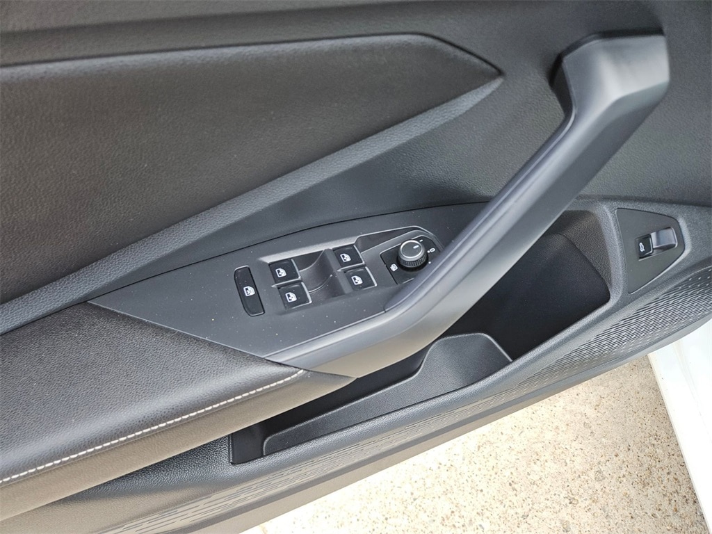 Thumbnail: 2025 Volkswagen Jetta - 15