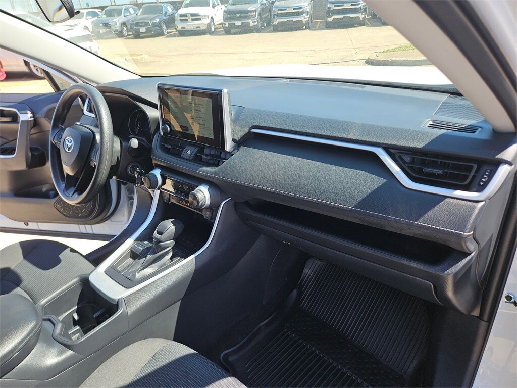 Thumbnail: 2025 Toyota RAV4 - 31