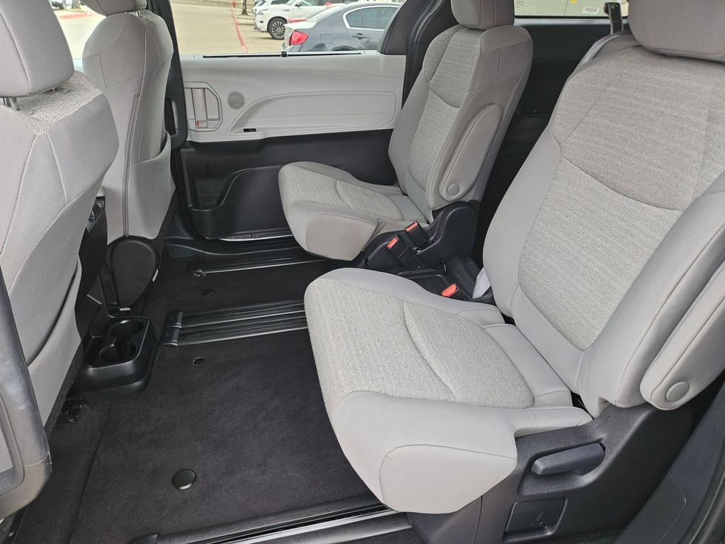 Thumbnail: 2025 Toyota Sienna - 27